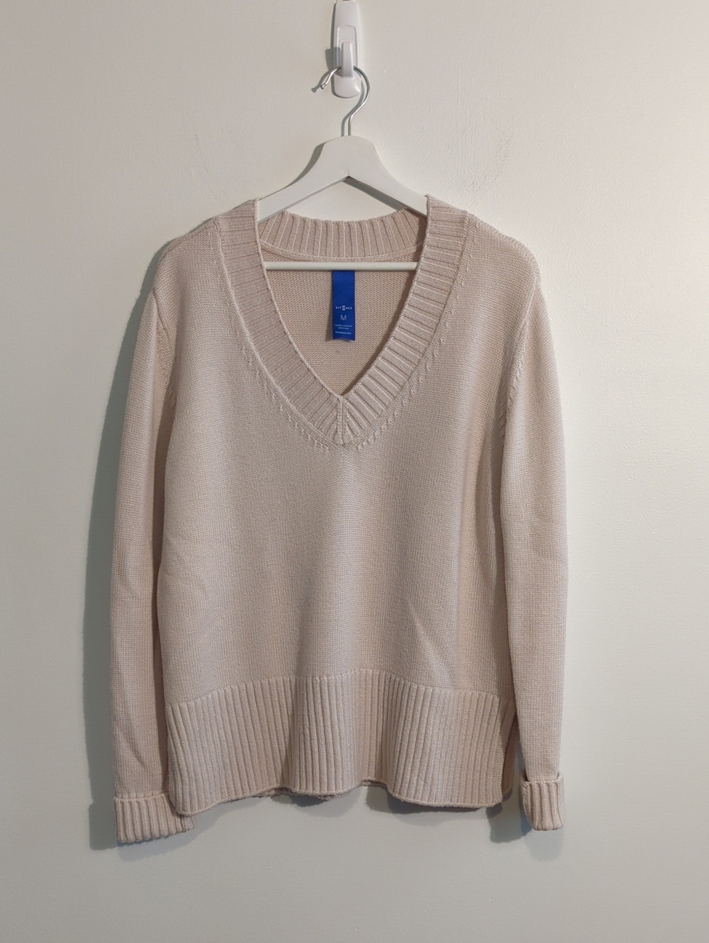 KIT & ACE merino wool v neck sweater - size medium